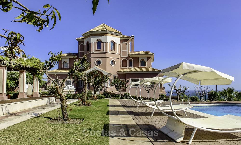 Majestueuse villa de luxe andalouse à vendre sur un grand terrain dans un complexe de golf exclusif, avec vue imprenable sur la mer - Benahavis, Marbella 15031