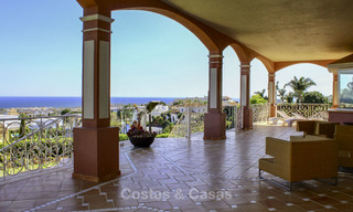 Majestueuse villa de luxe andalouse à vendre sur un grand terrain dans un complexe de golf exclusif, avec vue imprenable sur la mer - Benahavis, Marbella 15039 