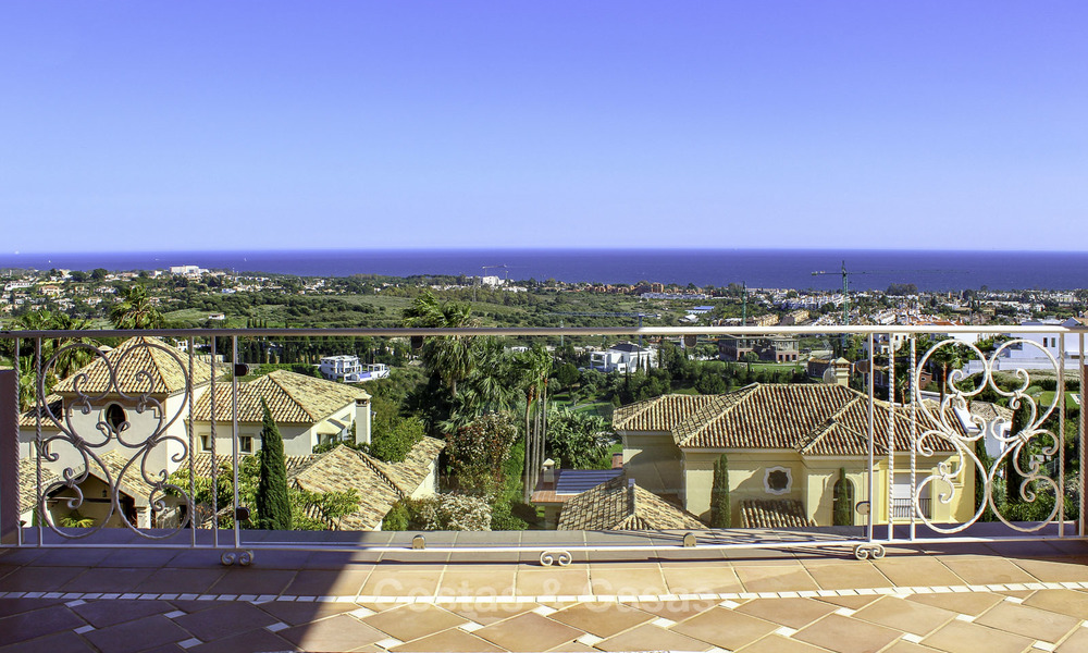 Majestueuse villa de luxe andalouse à vendre sur un grand terrain dans un complexe de golf exclusif, avec vue imprenable sur la mer - Benahavis, Marbella 15043