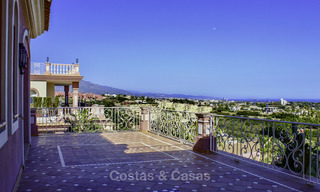 Majestueuse villa de luxe andalouse à vendre sur un grand terrain dans un complexe de golf exclusif, avec vue imprenable sur la mer - Benahavis, Marbella 15044 
