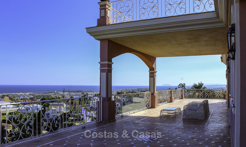 Majestueuse villa de luxe andalouse à vendre sur un grand terrain dans un complexe de golf exclusif, avec vue imprenable sur la mer - Benahavis, Marbella 15045