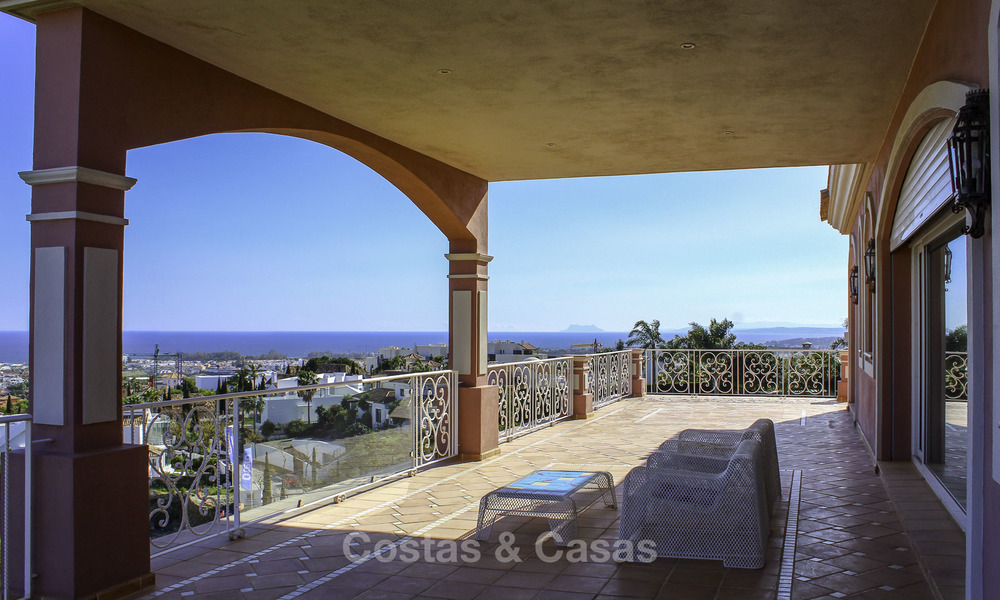Majestueuse villa de luxe andalouse à vendre sur un grand terrain dans un complexe de golf exclusif, avec vue imprenable sur la mer - Benahavis, Marbella 15046