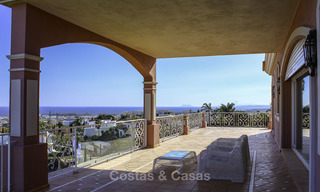 Majestueuse villa de luxe andalouse à vendre sur un grand terrain dans un complexe de golf exclusif, avec vue imprenable sur la mer - Benahavis, Marbella 15046 