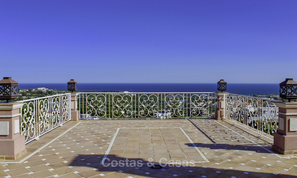 Majestueuse villa de luxe andalouse à vendre sur un grand terrain dans un complexe de golf exclusif, avec vue imprenable sur la mer - Benahavis, Marbella 15049