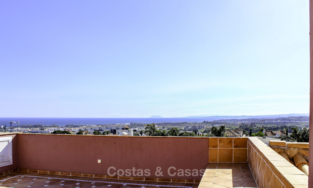 Majestueuse villa de luxe andalouse à vendre sur un grand terrain dans un complexe de golf exclusif, avec vue imprenable sur la mer - Benahavis, Marbella 15050