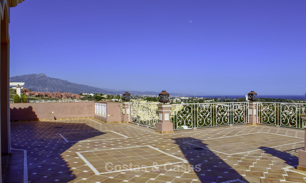 Majestueuse villa de luxe andalouse à vendre sur un grand terrain dans un complexe de golf exclusif, avec vue imprenable sur la mer - Benahavis, Marbella 15051