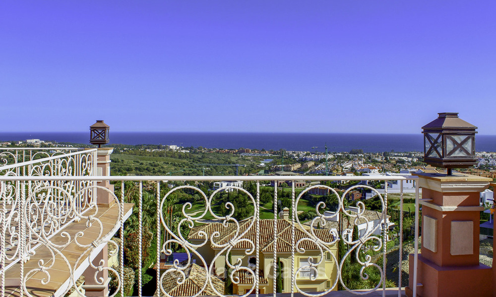 Majestueuse villa de luxe andalouse à vendre sur un grand terrain dans un complexe de golf exclusif, avec vue imprenable sur la mer - Benahavis, Marbella 15052