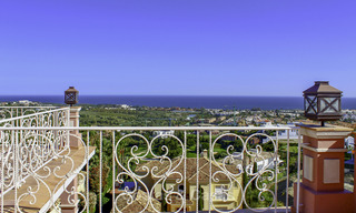 Majestueuse villa de luxe andalouse à vendre sur un grand terrain dans un complexe de golf exclusif, avec vue imprenable sur la mer - Benahavis, Marbella 15052 