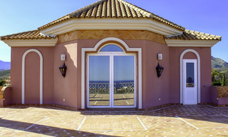 Majestueuse villa de luxe andalouse à vendre sur un grand terrain dans un complexe de golf exclusif, avec vue imprenable sur la mer - Benahavis, Marbella 15054 
