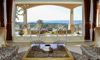 Majestueuse villa de luxe andalouse à vendre sur un grand terrain dans un complexe de golf exclusif, avec vue imprenable sur la mer - Benahavis, Marbella 15061 