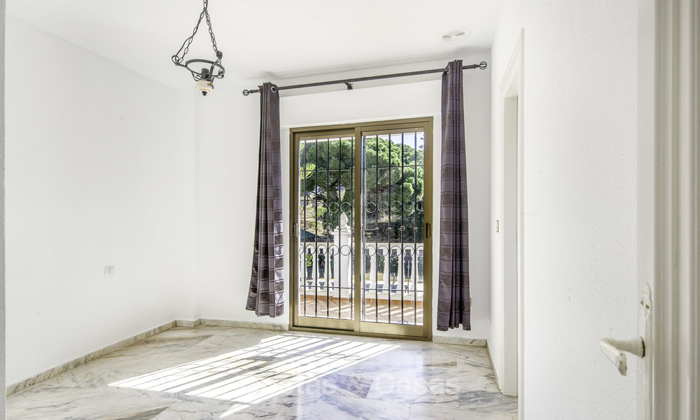 A vendre, spacieuse villa classique avec un excellent potentiel, situé dans un quartier calme à Marbella Est 15181
