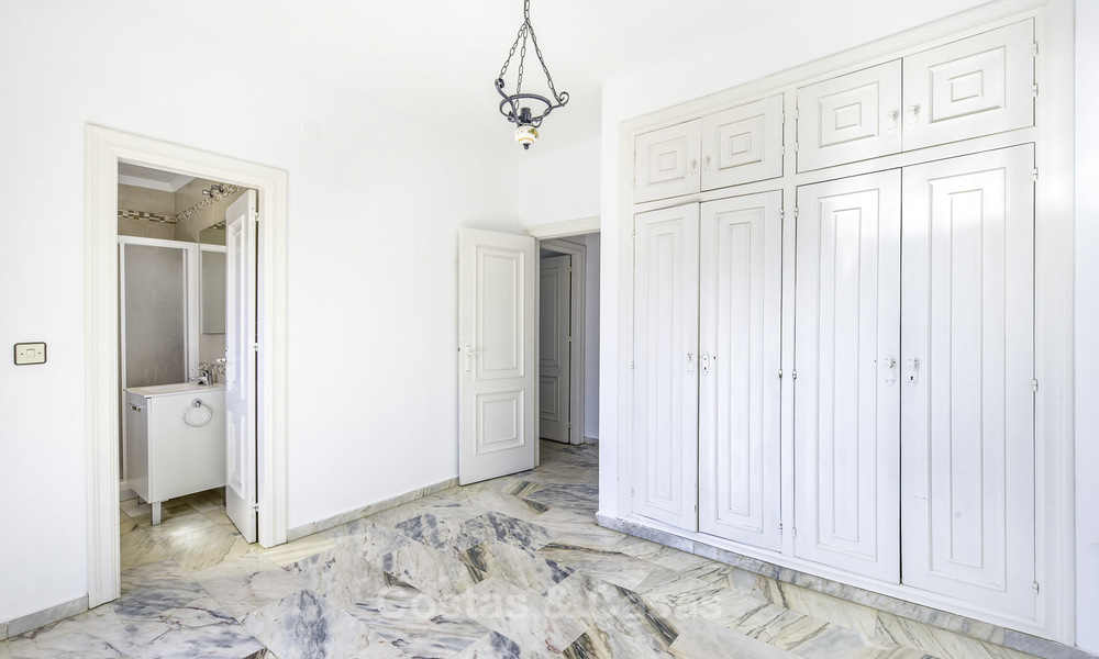 A vendre, spacieuse villa classique avec un excellent potentiel, situé dans un quartier calme à Marbella Est 15182
