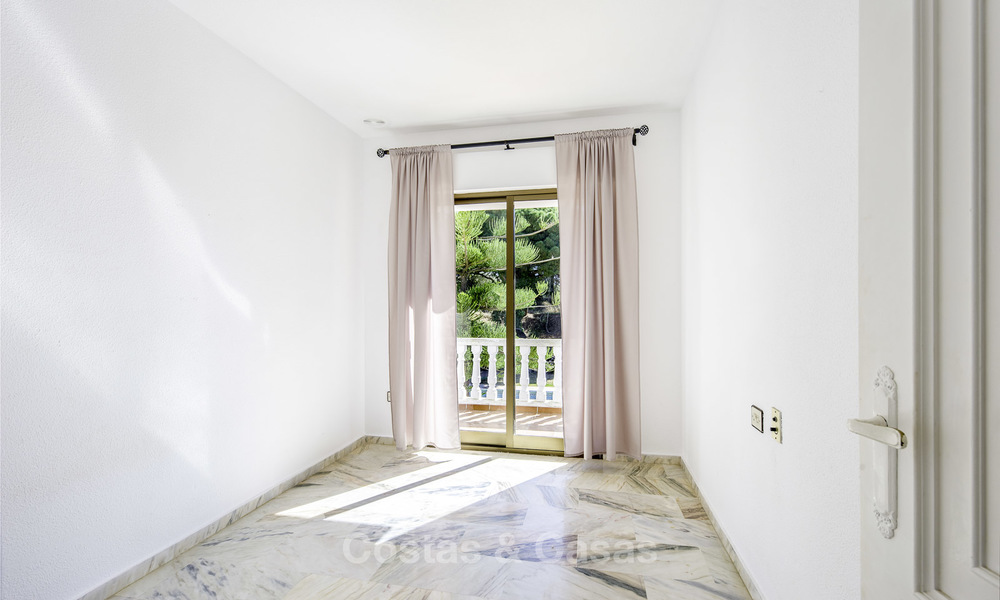A vendre, spacieuse villa classique avec un excellent potentiel, situé dans un quartier calme à Marbella Est 15183