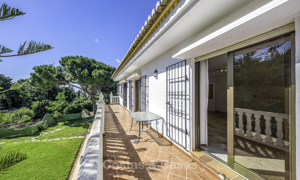 A vendre, spacieuse villa classique avec un excellent potentiel, situé dans un quartier calme à Marbella Est 15185