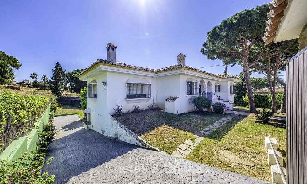 A vendre, spacieuse villa classique avec un excellent potentiel, situé dans un quartier calme à Marbella Est 15189
