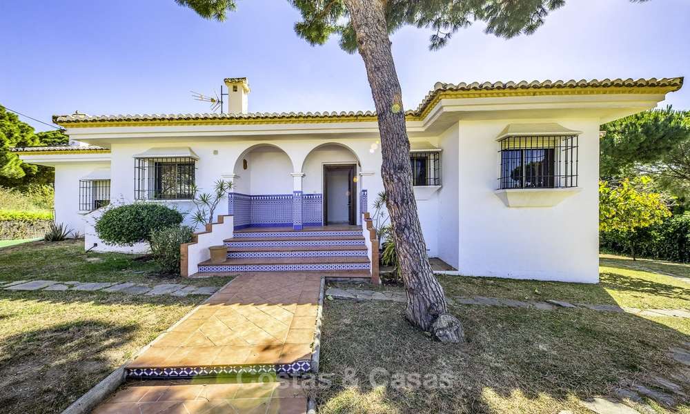 A vendre, spacieuse villa classique avec un excellent potentiel, situé dans un quartier calme à Marbella Est 15190