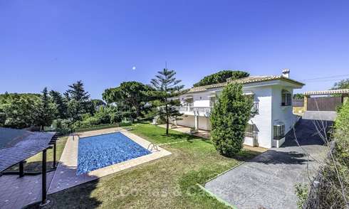 A vendre, spacieuse villa classique avec un excellent potentiel, situé dans un quartier calme à Marbella Est 15191