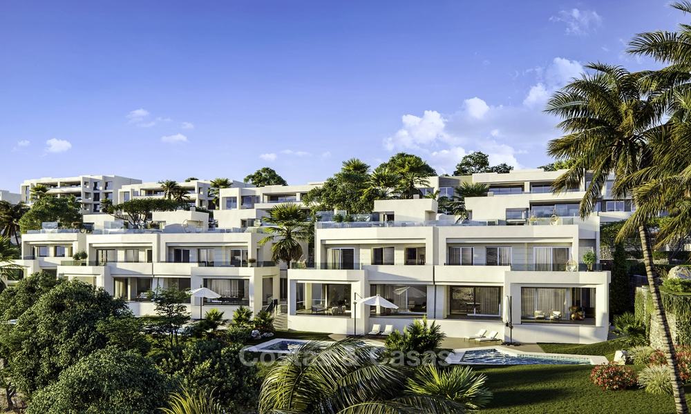 Nouvelles maisons de ville contemporaines de luxe sur un golf à vendre, vue imprenable sur la mer et le golf, East Marbella 16739