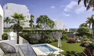 Nouvelles maisons de ville contemporaines de luxe sur un golf à vendre, vue imprenable sur la mer et le golf, East Marbella 16740 