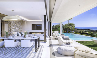 Des villas de luxe modernes avec vue mer spectaculaire à vendre, dans un prestigieux complexe de golf à Estepona. 16698 