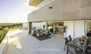 Appartements et penthouses de luxe modernes à vendre dans une station de golf réputée à Mijas, Costa del Sol 16666 
