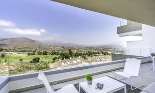 Appartements et penthouses de luxe modernes à vendre dans une station de golf réputée à Mijas, Costa del Sol 16690 