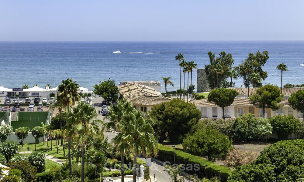 Penthouse avec piscine privée et vue panoramique sur la mer, le golf et les montagnes dans un complexe en front de mer à Guadalmina Baja, Marbella 16004