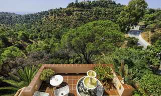 Charmante villa rustique avec maison d'hôtes et vue mer à vendre à El Madroñal, Marbella 16040 