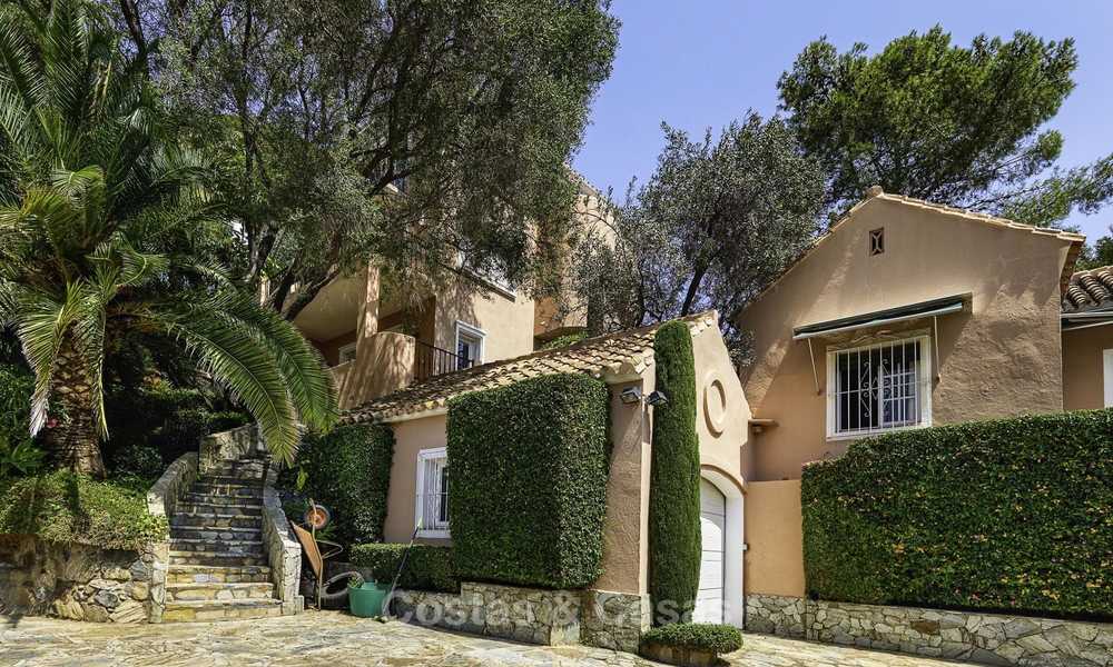 Charmante villa rustique avec maison d'hôtes et vue mer à vendre à El Madroñal, Marbella 16075