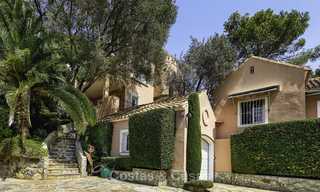 Charmante villa rustique avec maison d'hôtes et vue mer à vendre à El Madroñal, Marbella 16075 