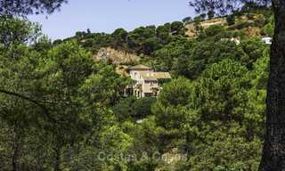 Charmante villa rustique avec maison d'hôtes et vue mer à vendre à El Madroñal, Marbella 16077 