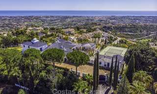 Impressionnante villa traditionnelle andalouse avec vue imprenable sur la mer à vendre à El Madroñal, Marbella 15989 