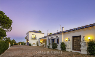 Impressionnante villa traditionnelle andalouse avec vue imprenable sur la mer à vendre à El Madroñal, Marbella 16000 