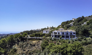 Charmante villa de luxe rustique avec touche moderne à vendre, avec des vues fantastiques, situé dans un magnifique domaine à Benahavis, Marbella 16091 