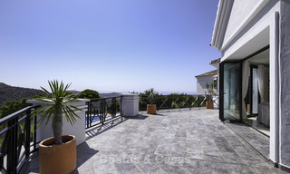 Charmante villa de luxe rustique avec touche moderne à vendre, avec des vues fantastiques, situé dans un magnifique domaine à Benahavis, Marbella 16119 