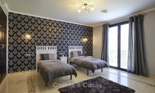 Charmante villa de luxe rustique avec touche moderne à vendre, avec des vues fantastiques, situé dans un magnifique domaine à Benahavis, Marbella 16123 