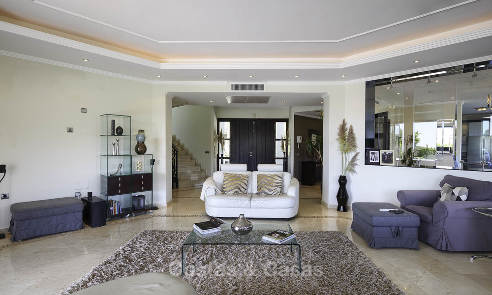 Charmante villa de luxe rustique avec touche moderne à vendre, avec des vues fantastiques, situé dans un magnifique domaine à Benahavis, Marbella 16128