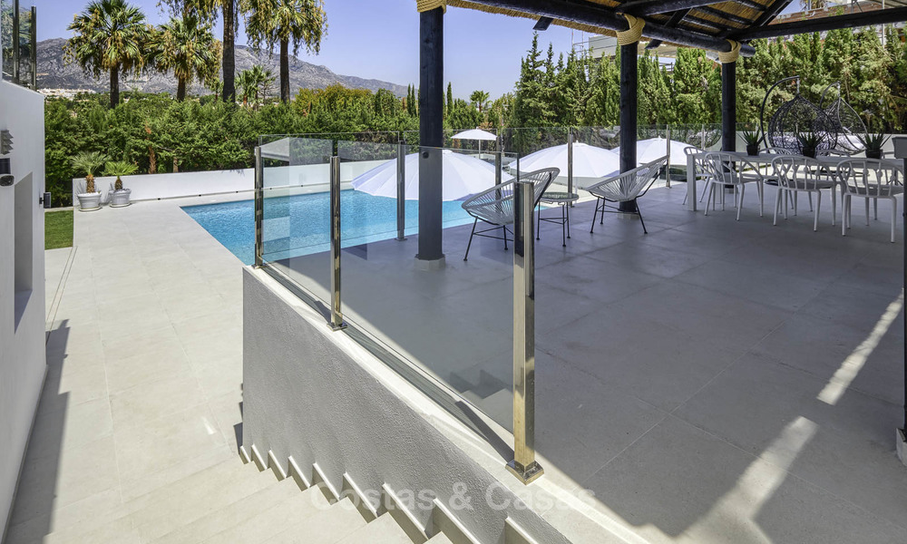 Villa impressionnante et luxueuse de design contemporain à vendre, prête à emménager, Nueva Andalucia, Marbella. Prix réduit. 16140