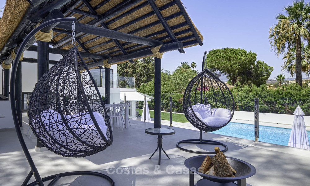 Villa impressionnante et luxueuse de design contemporain à vendre, prête à emménager, Nueva Andalucia, Marbella. Prix réduit. 16145