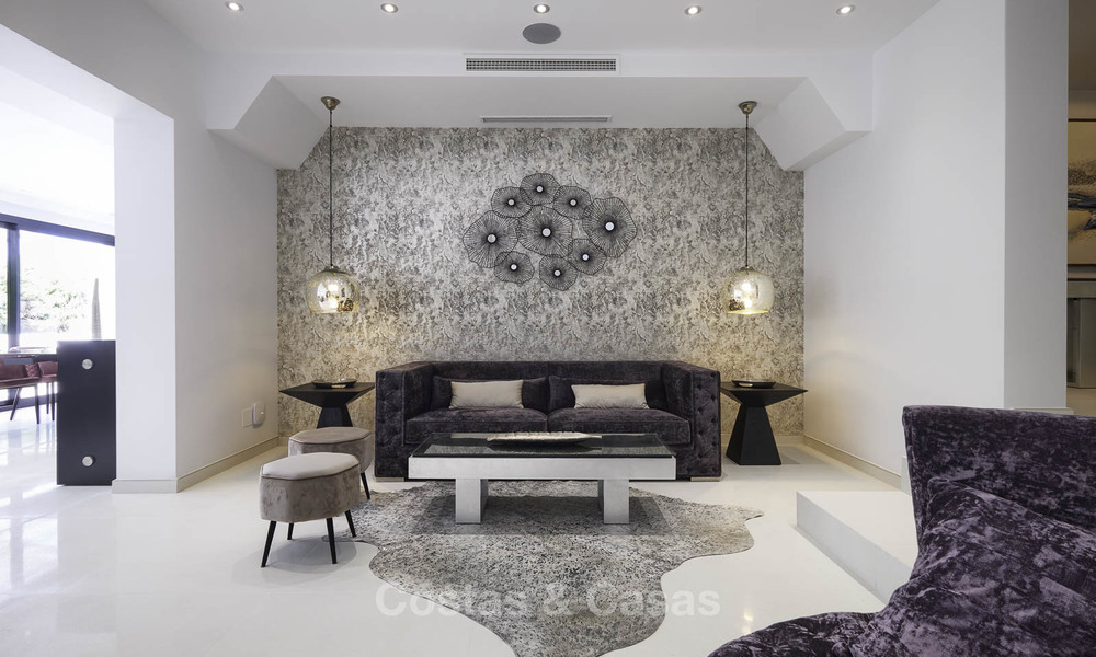 Villa impressionnante et luxueuse de design contemporain à vendre, prête à emménager, Nueva Andalucia, Marbella. Prix réduit. 16168