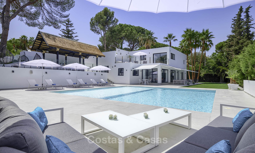 Villa impressionnante et luxueuse de design contemporain à vendre, prête à emménager, Nueva Andalucia, Marbella. Prix réduit. 16198