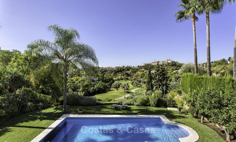 Chaleureuse villa rustique et moderne dans un domaine de golf à vendre, Benahavis, Marbella 16294