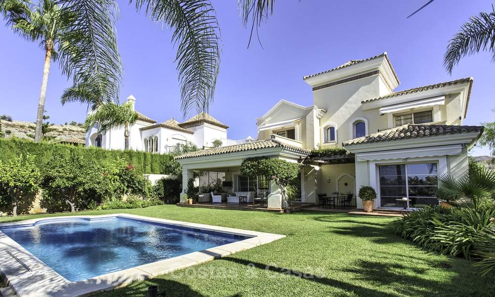 Chaleureuse villa rustique et moderne dans un domaine de golf à vendre, Benahavis, Marbella 16305