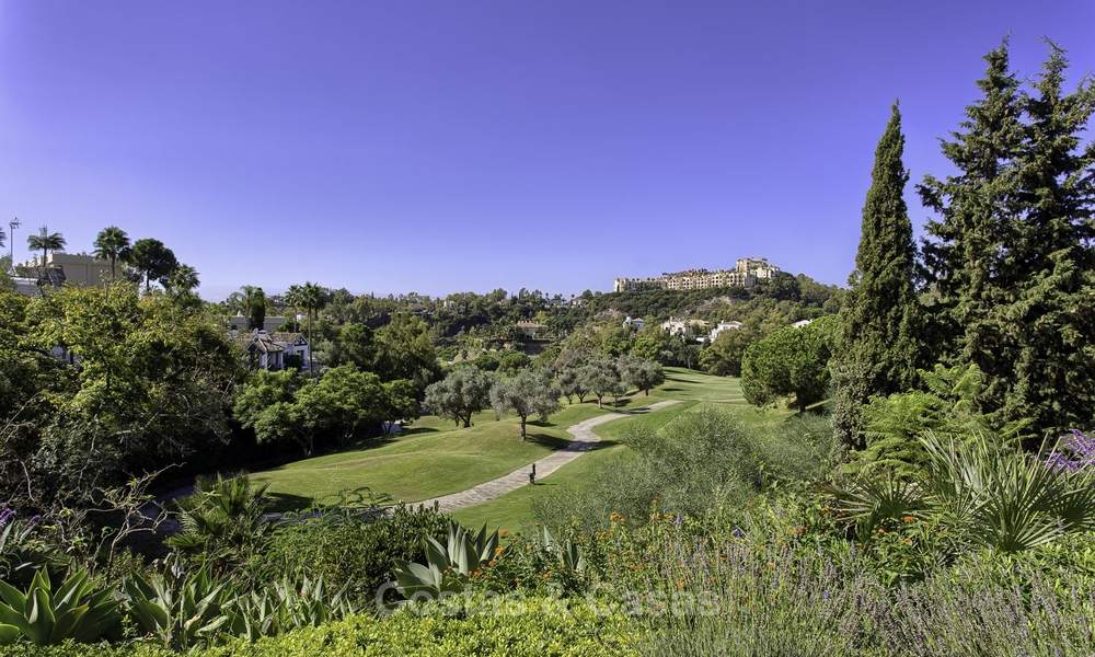 Chaleureuse villa rustique et moderne dans un domaine de golf à vendre, Benahavis, Marbella 16308