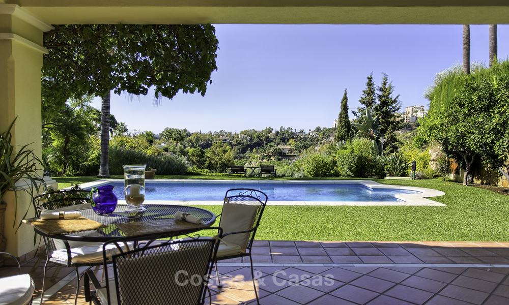 Chaleureuse villa rustique et moderne dans un domaine de golf à vendre, Benahavis, Marbella 16310