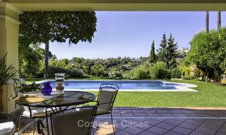 Chaleureuse villa rustique et moderne dans un domaine de golf à vendre, Benahavis, Marbella 16310 