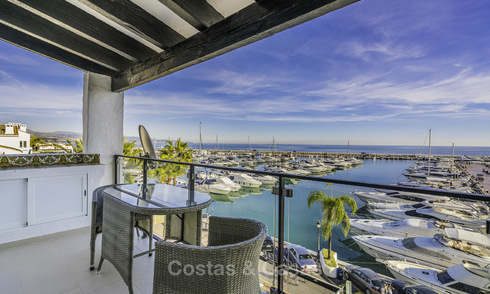 Penthouse entièrement meublé et modernisé en bord de mer à vendre dans la marina de Puerto Banus, Marbella 16340