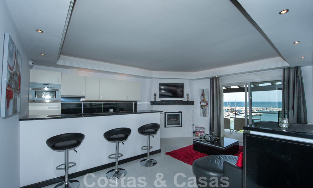 Penthouse entièrement meublé et modernisé en bord de mer à vendre dans la marina de Puerto Banus, Marbella 28242