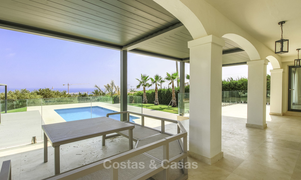 Villa moderne, de style méditerranéen avec vue sur la mer à vendre, à quelques minutes à pied du port de plaisance et de la plage, Estepona 16537