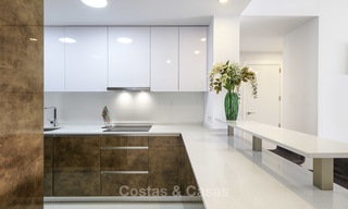 Appartement de jardin flambant neuf avec vue sur la mer à vendre, à quelques minutes à pied de la plage, Estepona Est 16937 